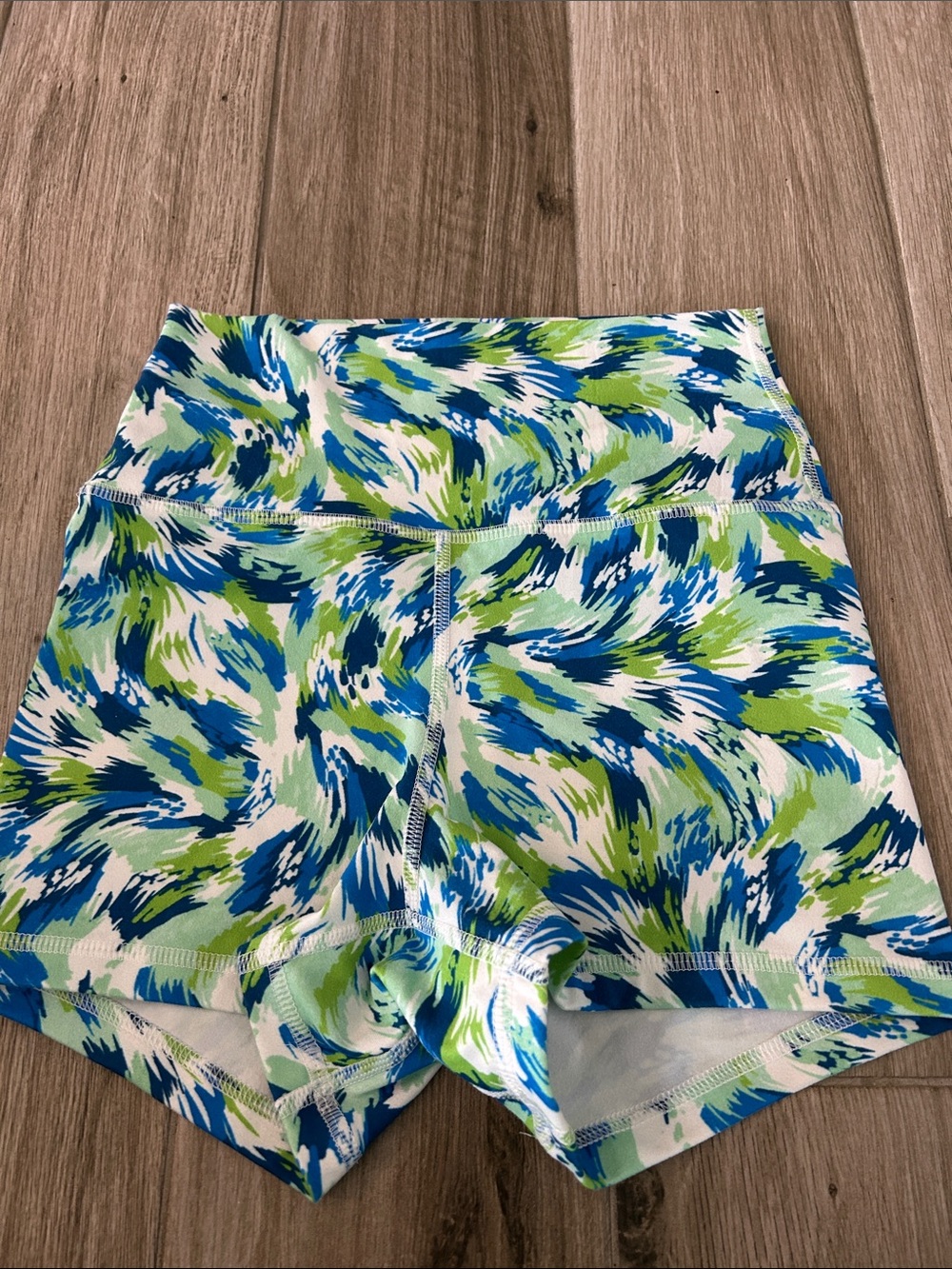 Fleo High-Waist Performance Women’s Shorts in Blue & Green Print